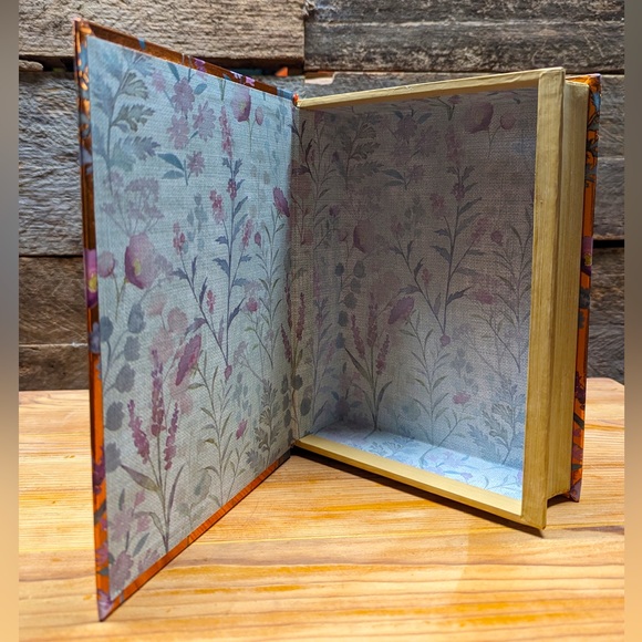 Pair of decorative book keepsake boxes. Nature and Paris themed. - Picture 8 of 9